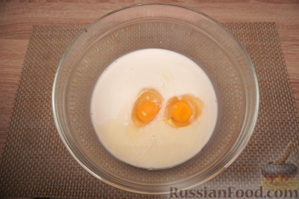 Дрожжевые оладьи с яблоками