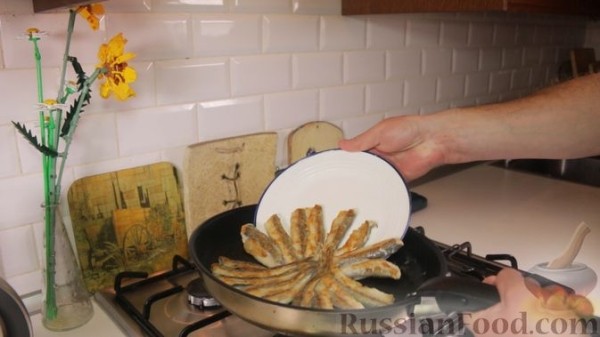 Жареная корюшка на сковороде