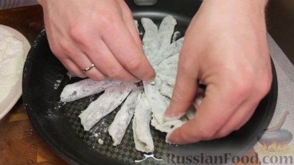 Жареная корюшка на сковороде
