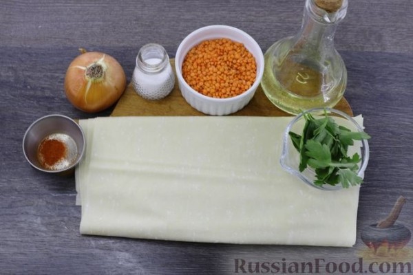 Треугольники из теста фило, с чечевицей
