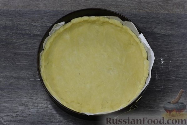 Пирог из рубленого теста с зелёным луком, грибами и сыром