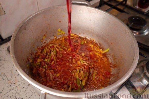 Кокорас красатос (петух, тушенный в вине)