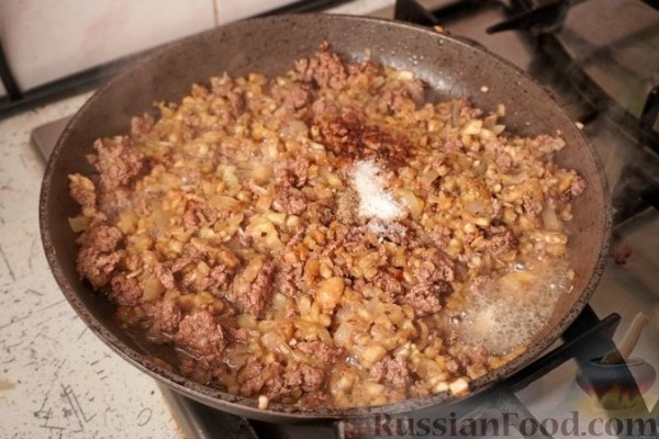 Мелидзанес папуцакья (фаршированные баклажаны)