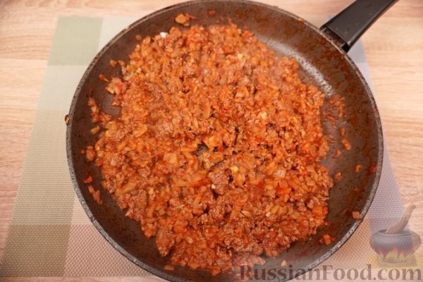 Мелидзанес папуцакья (фаршированные баклажаны)