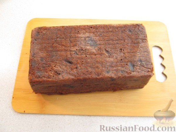 Шоколадный кекс с бананом, изюмом и ореховой пастой