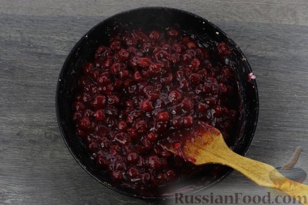 Слоёный пирог с вишней