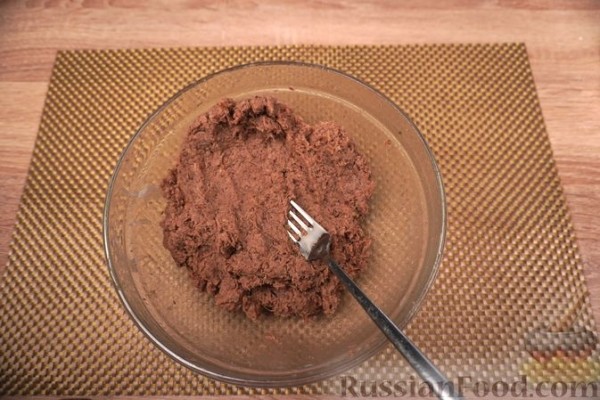 Свекольный бульон с мясными ушками