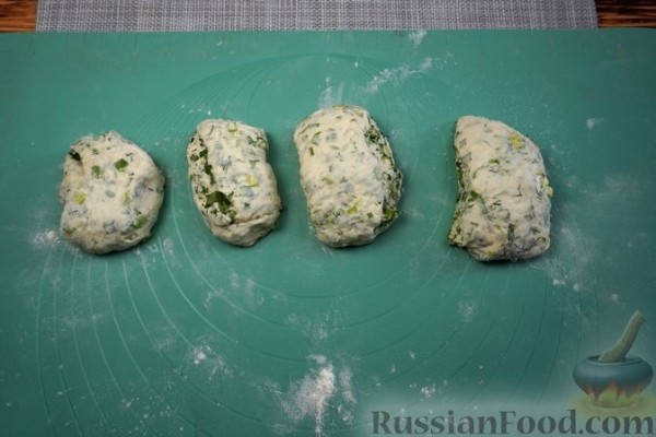 Дрожжевые лепёшки на йогурте, с кинзой, укропом и зелёным луком