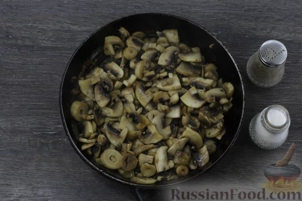 Мясные лодочки с грибами, сыром и помидорами (в духовке)