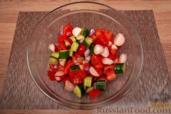 Греческий салат с редиской