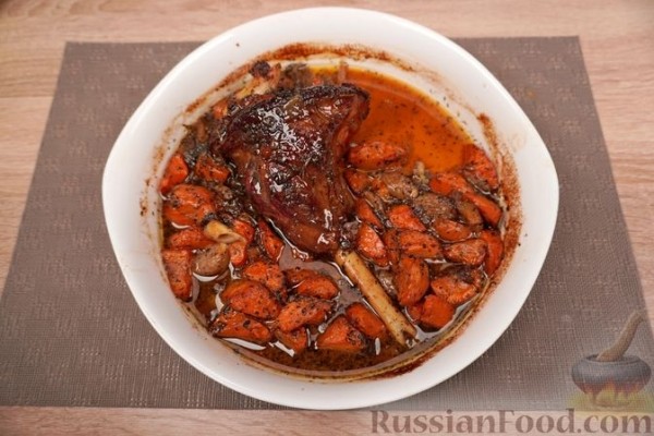 Ножка барашка, запечённая с овощами