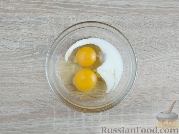 Сладкий омлет с творогом и курагой