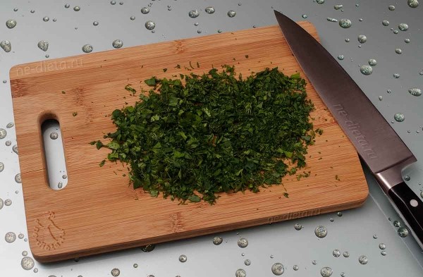 Салат с крабовыми палочками, сыром и помидорами