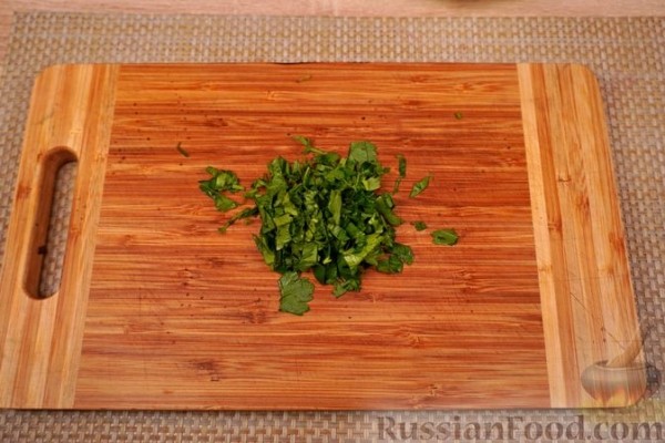 Салат из стручковой фасоли с ореховой заправкой