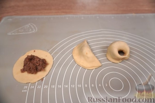 Свекольный бульон с мясными ушками