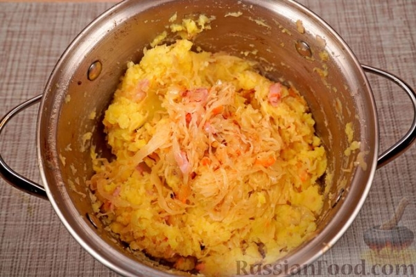 Лепенице (картофельное пюре с квашеной капустой)