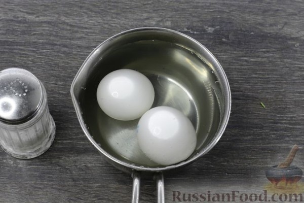 Яйца, фаршированные беконом и помидором