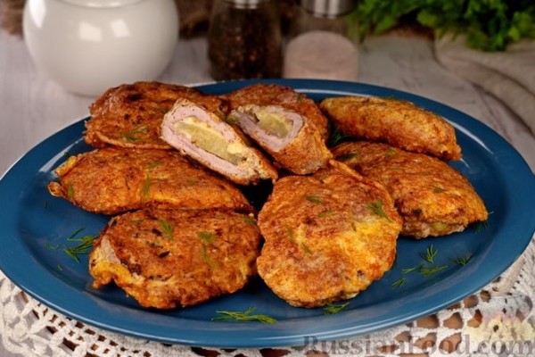 Отбивные из свинины, фаршированные ананасами и сыром