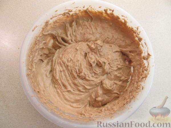 Шоколадный кекс с бананом, изюмом и ореховой пастой
