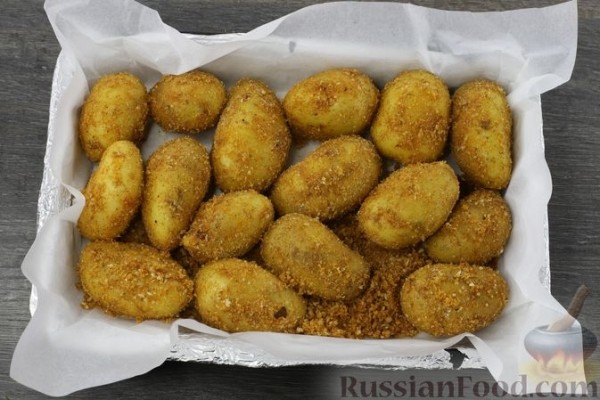 Молодая картошка, запечённая в духовке с сухарями