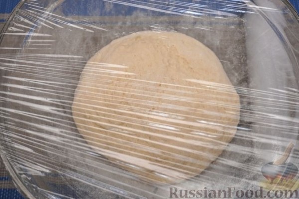 Картофельные булочки с яйцами, зеленью и сыром