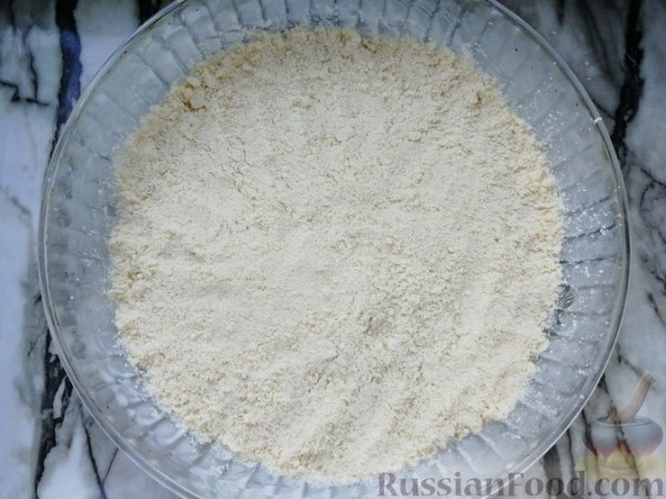 Насыпной пирог с ревенем, творогом и корицей