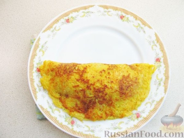 Картофельные драники с курицей, грибами и сыром