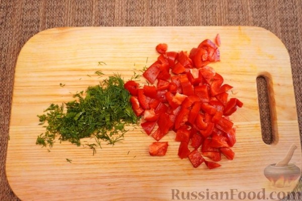 Салат с макаронами, тунцом и овощами