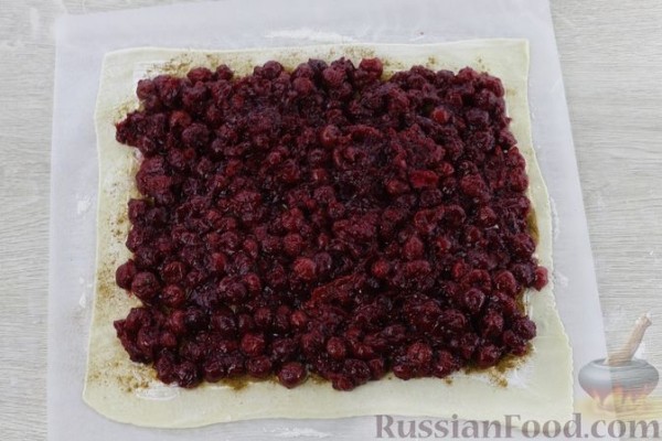 Слоёный пирог с вишней