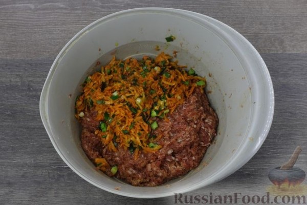 Мясные лодочки с грибами, сыром и помидорами (в духовке)