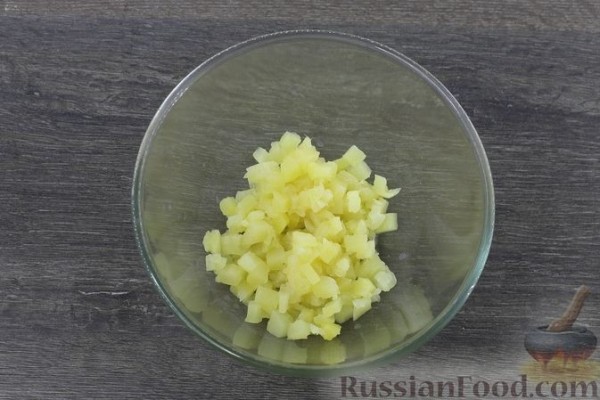 Куриные бёдрышки с ананасами и сыром, запечённые с картофелем