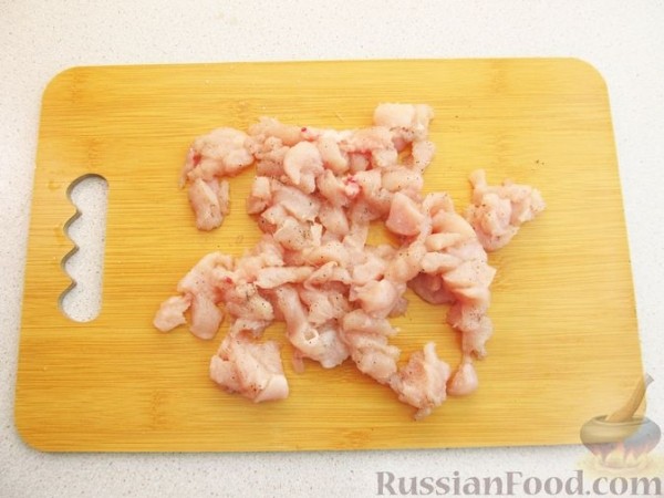 Картофельные драники с курицей, грибами и сыром