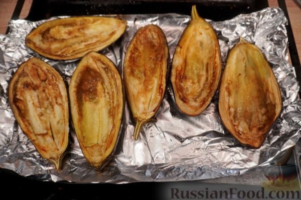 Мелидзанес папуцакья (фаршированные баклажаны)
