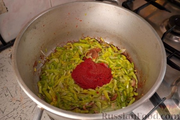 Кокорас красатос (петух, тушенный в вине)