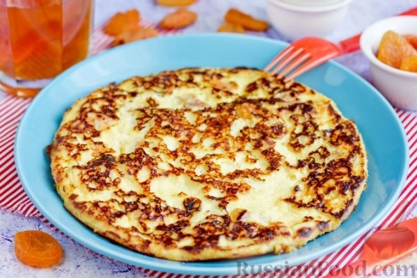Сладкий омлет с творогом и курагой