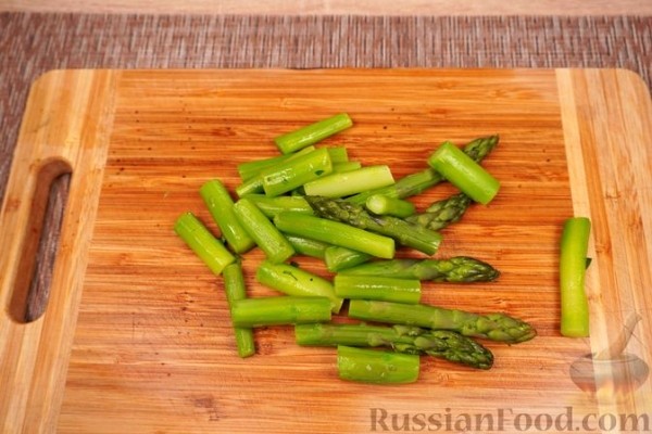Салат со спаржей по-турецки (Kuşkonmaz Salatası)