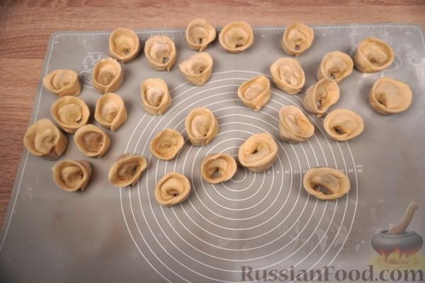 Свекольный бульон с мясными ушками