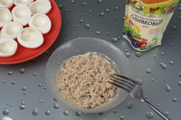 Яйца, фаршированные тунцом