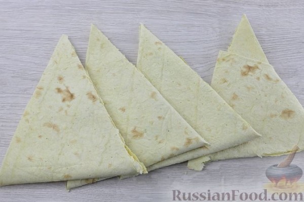 Конвертики из лаваша с сырной начинкой