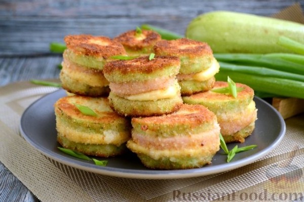 Жареные кабачки с начинкой из колбасы и сыра