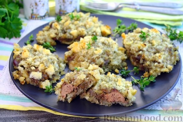 Куриная печень, запечённая с луком