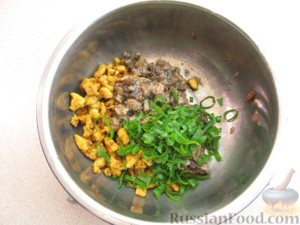 Картофельные драники с курицей, грибами и сыром
