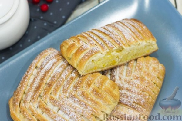 Пирожки из песочно-дрожжевого теста с цитрусовой начинкой