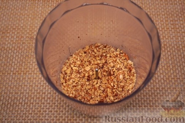 Салат из стручковой фасоли с ореховой заправкой