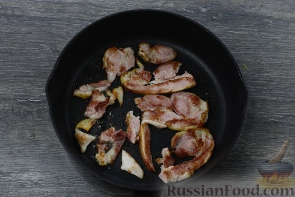 Яйца, фаршированные беконом и помидором