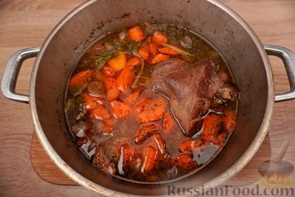 Ножка барашка, запечённая с овощами