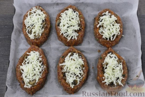 Мясные лодочки с грибами, сыром и помидорами (в духовке)