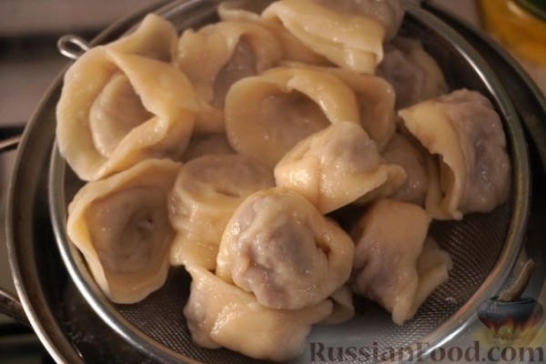 Свекольный бульон с мясными ушками
