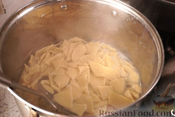 Лазанки, запечённые с капустой, мясом и грибами