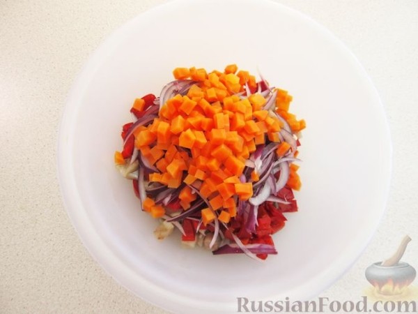 Салат с селёдкой, фасолью, кукурузой и овощами